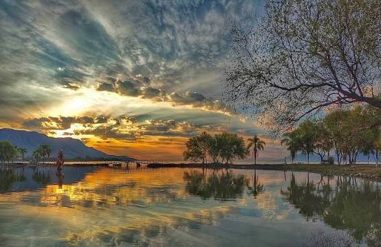Reflejo del cielo en el lago
